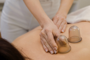 Schröpfmassage in der Massagepraxis Thun