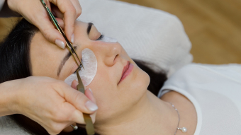 Pflegetipps für Wimpernverlängerung - Massage Thun